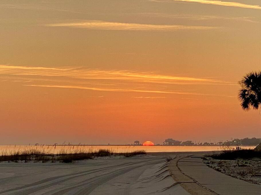 White Sand Getaway Steps From Beach Gulfport Extérieur photo