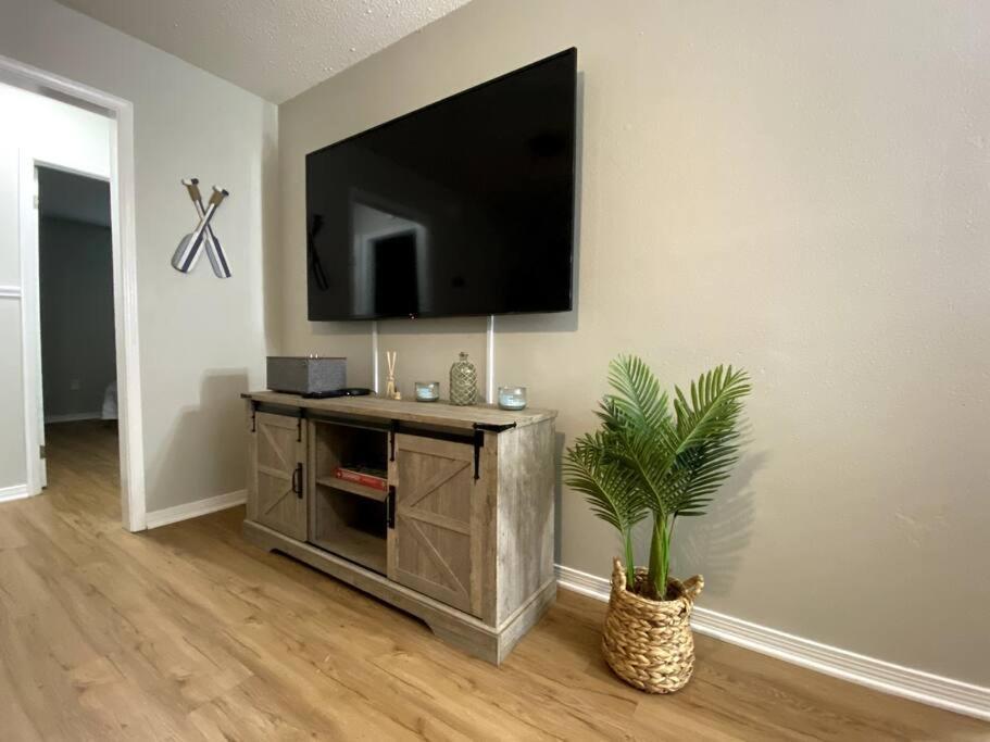 White Sand Getaway Steps From Beach Gulfport Extérieur photo