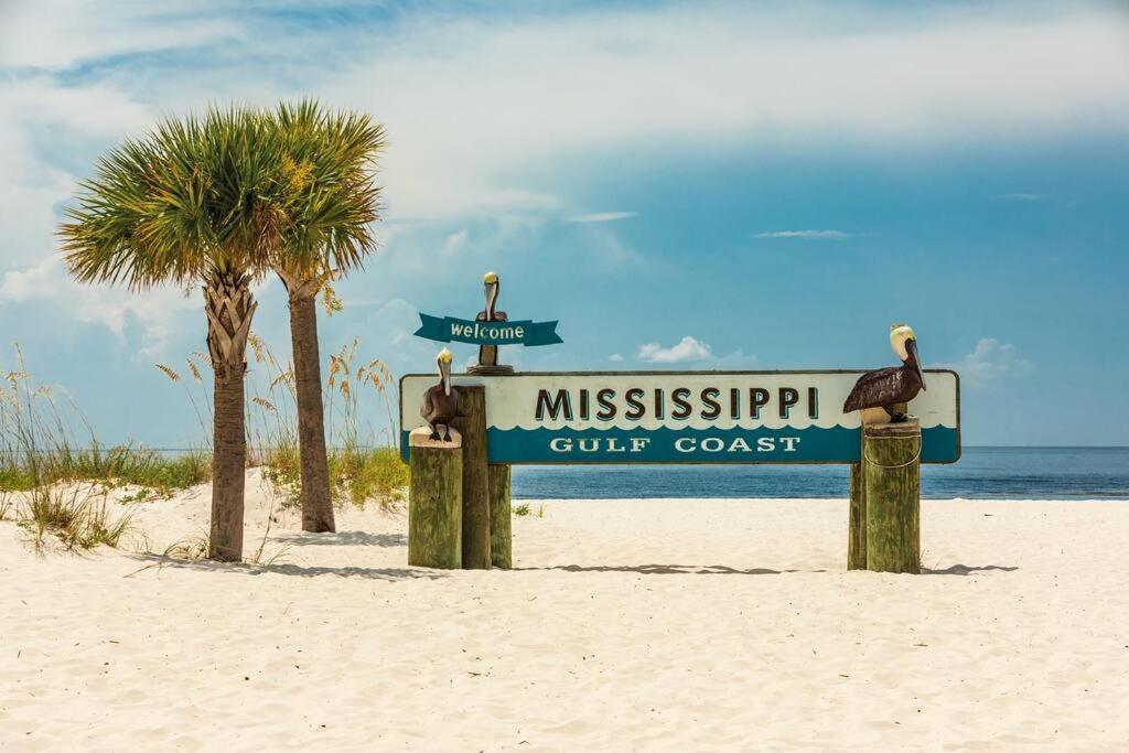 White Sand Getaway Steps From Beach Gulfport Extérieur photo